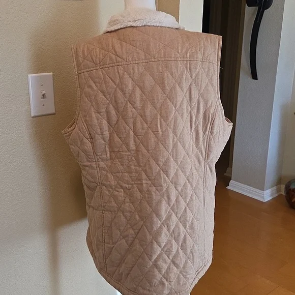 Coldwater Creek Quilted Tan Vest Size L - Picture 7 of 12